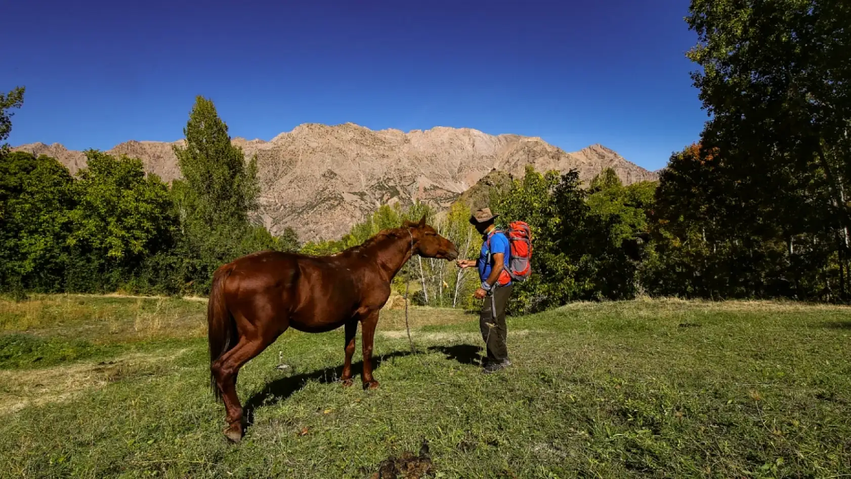 Van'da doğaseverler Demirkazık köyünü gezdi