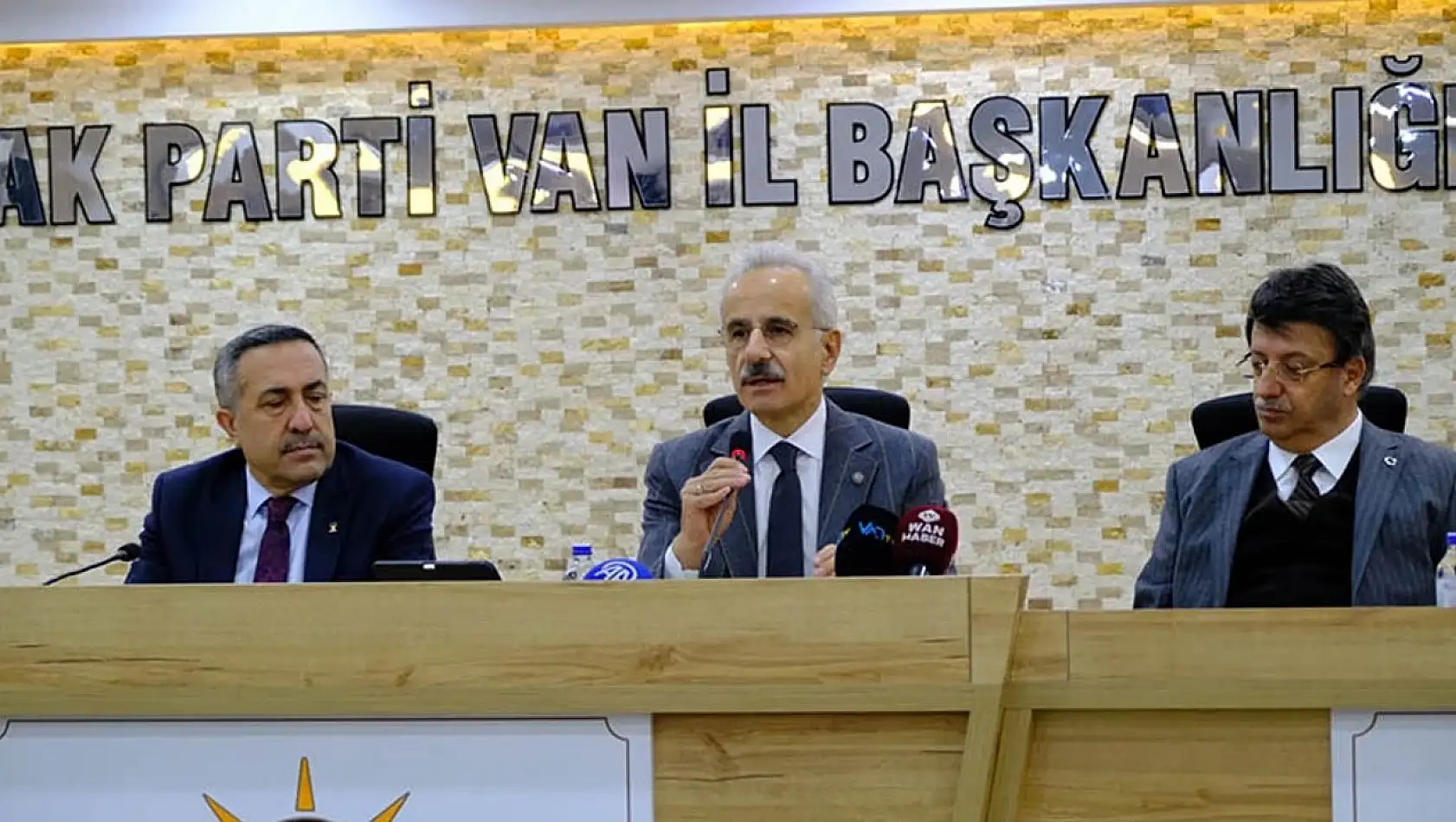 Bakan Uraloğlu'ndan Van temasları… Van çok daha iyi yerlere gelecek