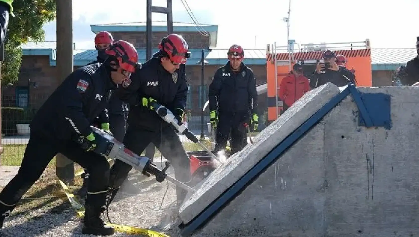 Van'da deprem anma etkinliği ve arama kurtarma tatbikatı düzenlendi!