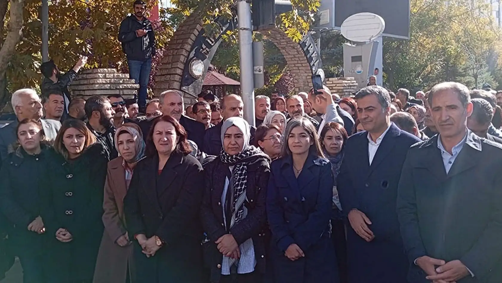 Van'da kayyum protestosu devam etti