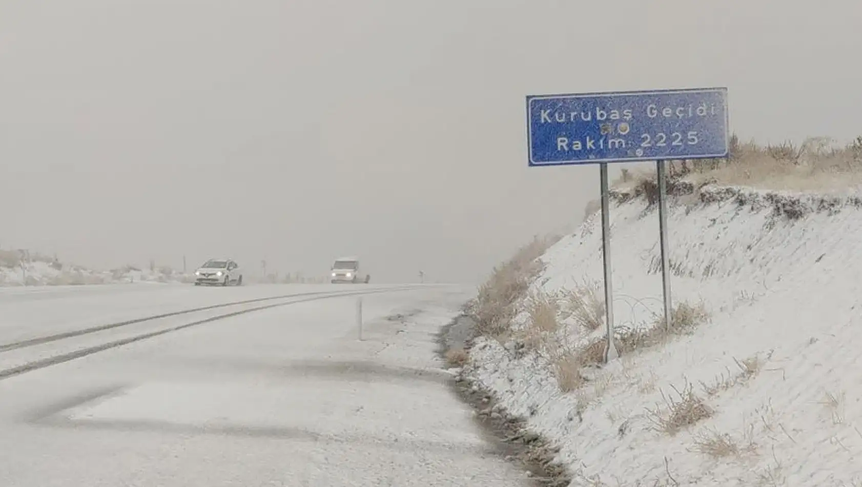 Van'ın yüksek kesimleri kara ve sise teslim oldu