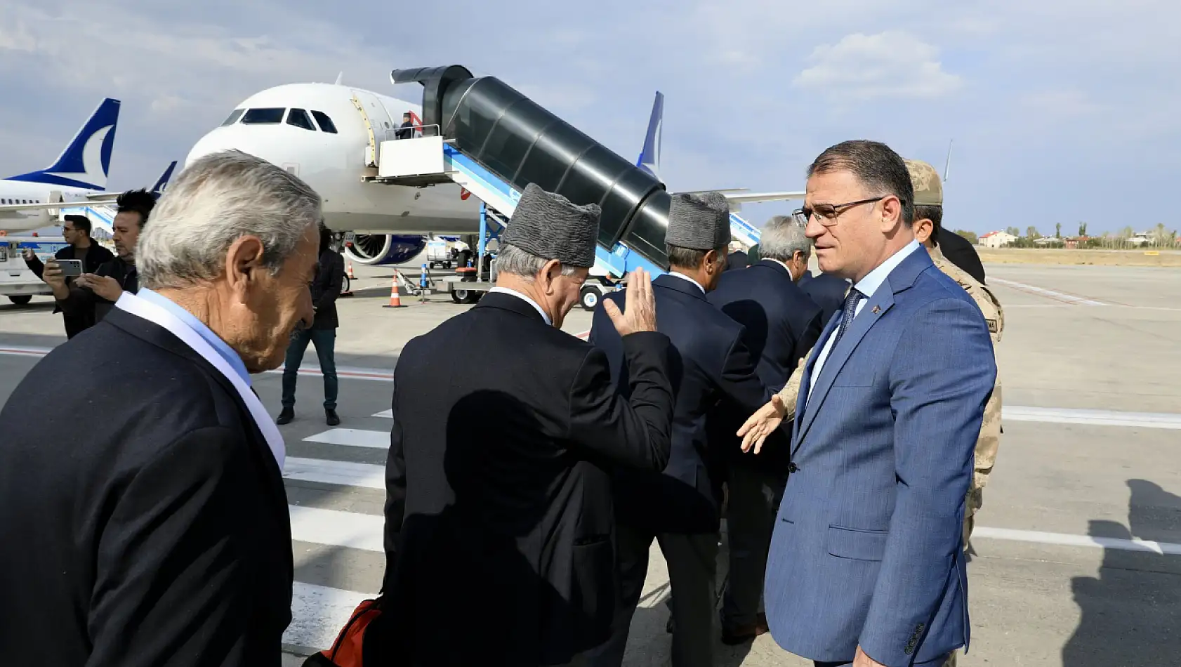 Vanlı gaziler Çanakkale'ye uğurlandı