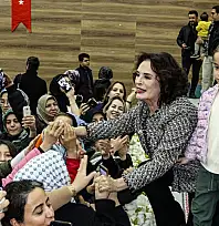 Hülya Koçyiğit'ten Vanlılara 'aile' mesajı