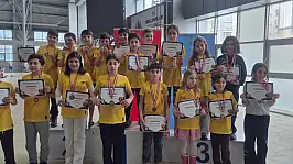 Van Gençlerbirliği 17 madalya ile yüzme il birinciliğine damga vurdu