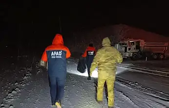 Ağrı-Van yolunda onlarca araç mahsur kaldı