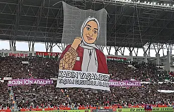 Amed Sportif'ten Rojin Kabaiş pankartı