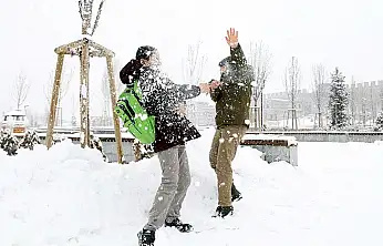 Çatak'ta kar tatili: Okullar bir günlüğüne tatil
