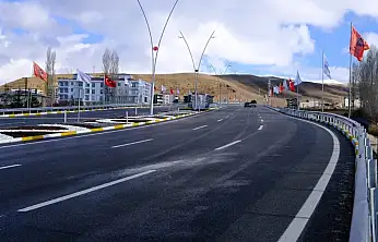 Van Çevre Yolu'nun 28 kilometresi trafiğe açıldı