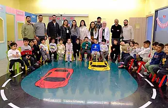 Van'da gazeteciler minik öğrencilerle buluştu