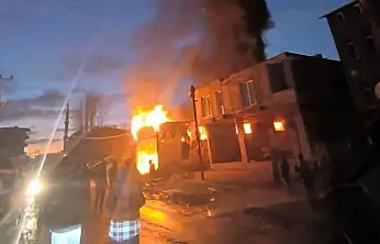 Van'da iş yerinde yangın paniği