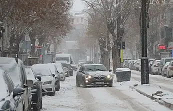 Van'da kar yağışı akşama kadar sürecek!