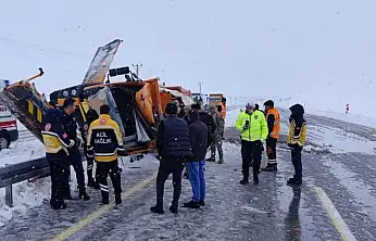 Van'da Karayollarına ait iş makinesi kaza yaptı! 2 kişi hayatını kaybetti