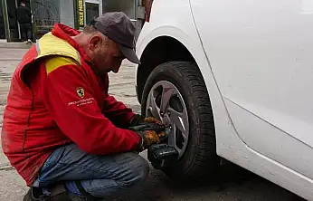 Van'da kış lastiği uygulaması başladı: Lastikçilerde yoğunluk arttı