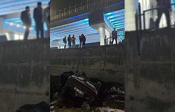 Van'da köprülü kavşakta trafik kazası