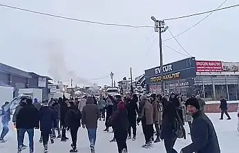 Van'da rojava yürüyüşüne polis müdahalesi: Kent merkezinde gerginlik