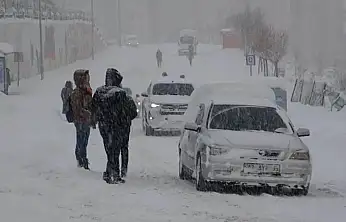 Van'da yılbaşı kabusu: -24 derece ve yoğun karla birlikte çığ tehlikesi!