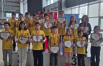 Van Gençlerbirliği 17 madalya ile yüzme il birinciliğine damga vurdu