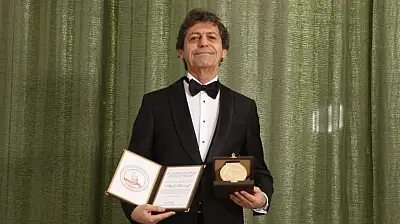 Dünyaca Ünlü Yazar Akif Manaf 2025 Yılı International Peace Prize Ödülü'nü Aldı
