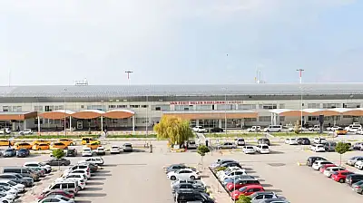 Muş ve Ağrı havalimanlarında Van etkisi sürüyor