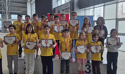 Van Gençlerbirliği 17 madalya ile yüzme il birinciliğine damga vurdu