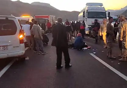 Van'da yakıt tankeri ile otomobil çarpıştı: 2 ölü, 4 yaralı