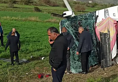 Van'da yolcu otobüsü devrildi: 28 yaralı