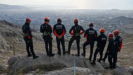 AFAD ekipleri Van'da zorlu eğitimlerle göreve hazırlanıyor
