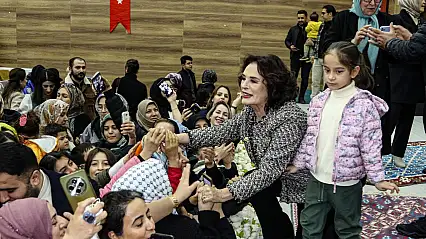 Hülya Koçyiğit'ten Vanlılara 'aile' mesajı