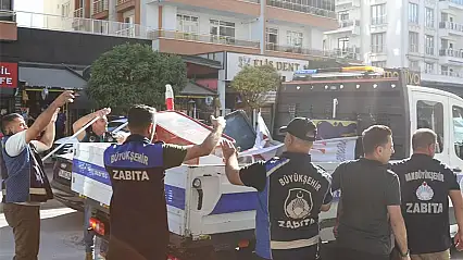 Van'da kaldırımlara bırakılan ürünler toplatıldı