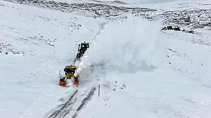 Van'da kar yağışı yolları yeniden kapattı