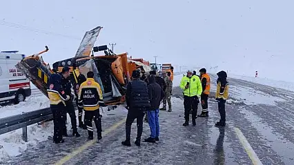 Van'da Karayollarına ait iş makinesi kaza yaptı! 2 kişi hayatını kaybetti
