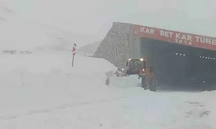 Bahçesaray Kaymakamlığı sürücüleri uyardı! Yola çıkmayın...