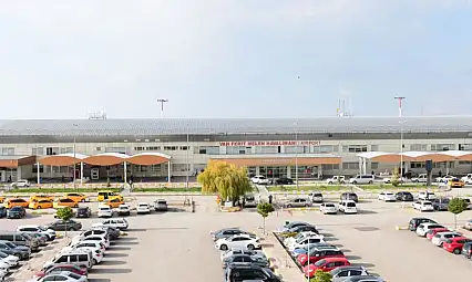 Muş ve Ağrı havalimanlarında Van etkisi sürüyor