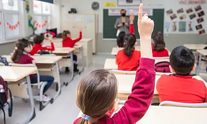 Okuldaki ders saatleri 35 dakikaya düşürüldü