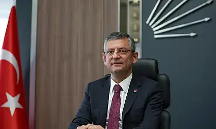 Van'a gelen Özgür Özel'den ayağının tozuyla ilk açıklama!