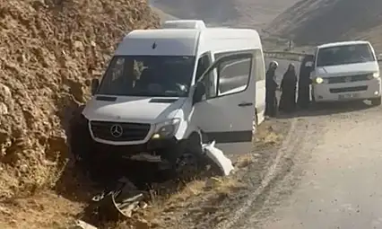 Van'da 18 yolcu ölümden döndü