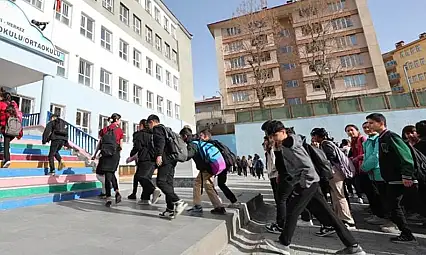 Van'da okul kıyafetlerine yeni düzenleme