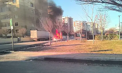 Van'da otomobil yangını korkuttu