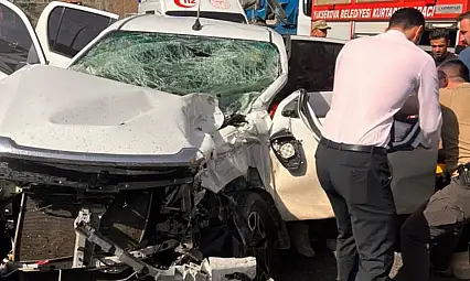 Yüksekova-Van kara yolunda trafik kazası: 3 yaralı