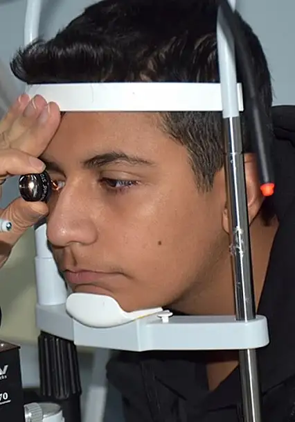 Van'da 'cross linking' tedaviyle görme kaybının önüne geçiliyor