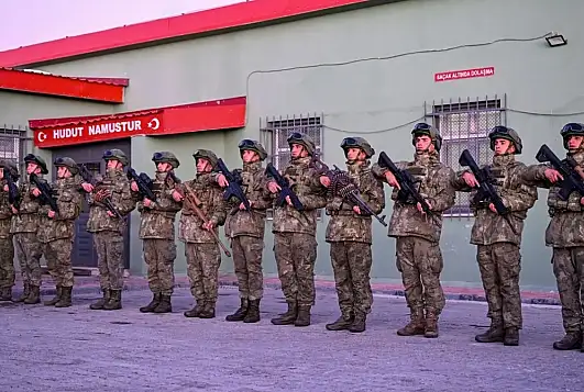 Van'da dondurucu soğukta vatan nöbeti