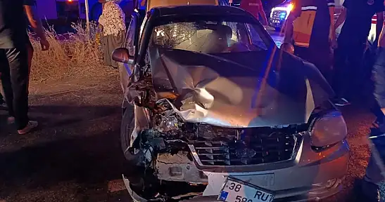 Van'da 2 otomobil çarpıştı: 9 kişi yaralandı