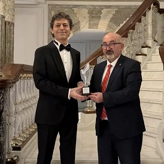 Barış psikolojisi kitabının yazarı Akif Manaf'a yeni bir ödül