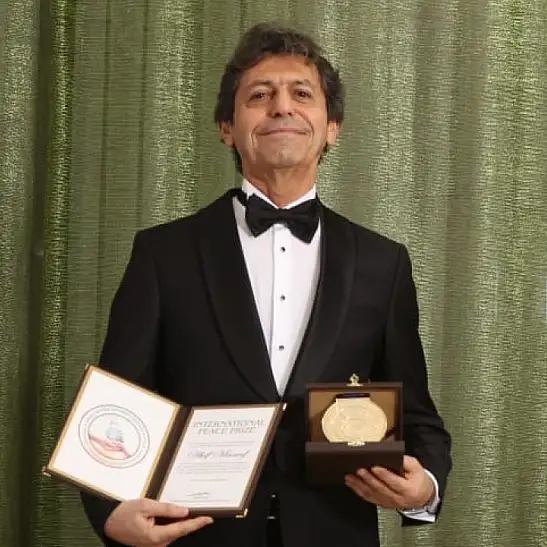Dünyaca Ünlü Yazar Akif Manaf 2025 Yılı International Peace Prize Ödülü’nü Aldı