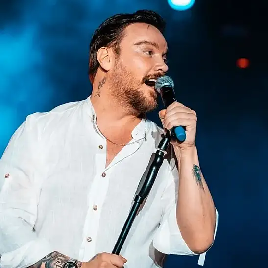 Şarkıcı Sinan Akçıl, Van'da konser verdi