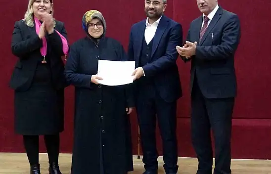 72 yaşındaki kadın okuma yazma öğrendi