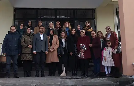 AK Kadınlardan öğretmenler günü ziyareti