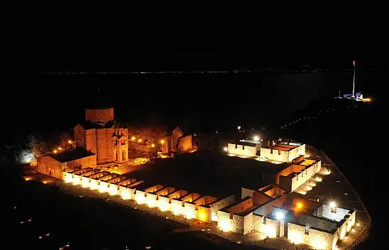 Akdamar Adası ve Kilisesi Işıklandırıldı