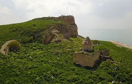 Çarpanak Adası'na ilkbaharda ziyaretçi yoğunluğu yaşanıyor