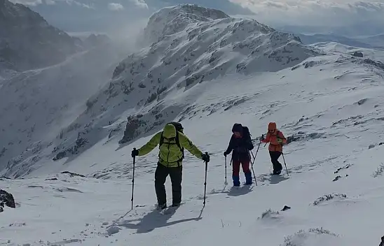 Dağcılar Filistinlilerin anısına dağa tırmandı